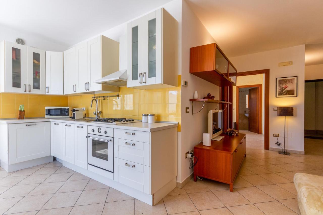 Apartment Roomy With Terrace & Parking