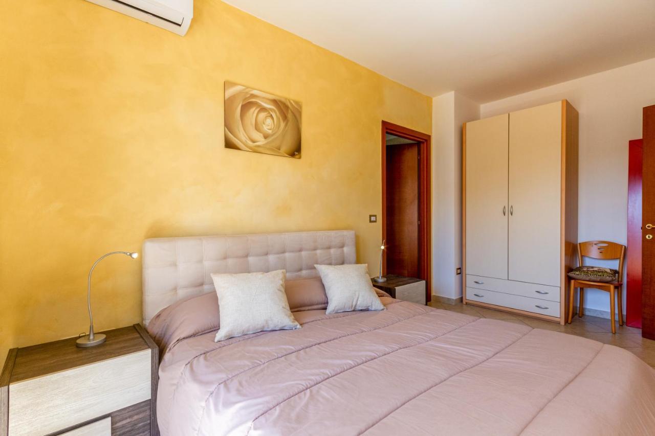 Apartment Roomy With Terrace & Parking